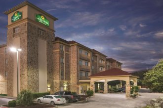 La Quinta Inn & Suites Dallas South-DeSoto