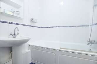 Modern Bright 1 Bedroom in Kentish Town, фото 14