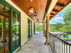 The Arrive Bungalow On Lake Austin 3 Bedroom Home