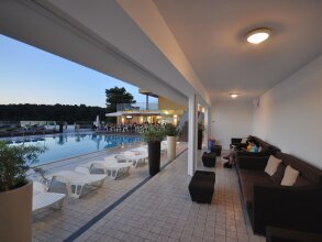 Well-kept Apartment With Balcony, 4 km. From Touristic Pula, фото 8