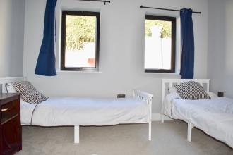 Modern 2 Bedroom Garden House, фото 15