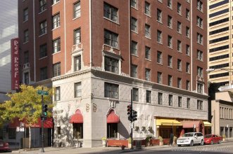 The St. Clair Hotel – Magnificent Mile