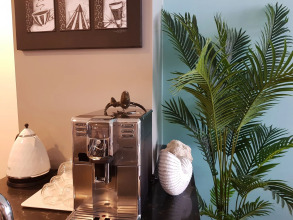 5 Star Luxury Beachfront Apartment, фото 37