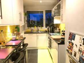 Contemporary 1 Bedroom Flat in Elephant & Castle With Balcony, фото 8