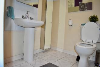 Bright 3 Bedroom House in Central Dublin, фото 10