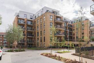 Luxury 1 Bed Apartment With Balcony In Greenwich