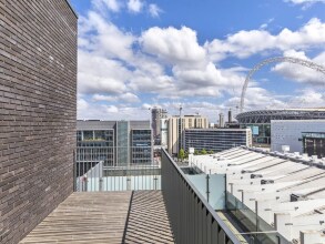 Lush Apartment - London Designer Outlet, фото 6