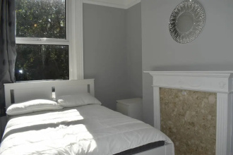 Contemporary 2 Bedroom Flat in Brighton, фото 15