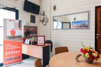 RedDoorz Plus near Hayam Wuruk 2, фото 2