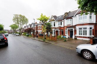 Chic Interiors near Streatham Common, фото 13