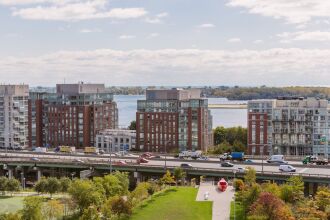 Simply Comfort. Elegant Downtown Apt, фото 17