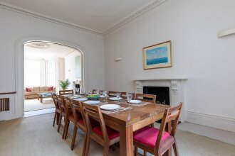 Gorgeous 2-bed Flat in Kensington, фото 9