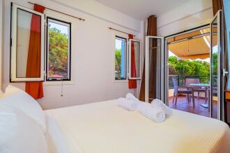 Romanos Beach Villas, фото 3