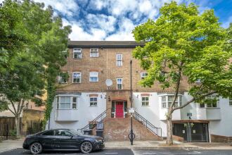 Sunny 2BR apt in the heart of Vauxhall, by subway