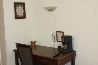 Sleep For Less Motel, фото 13