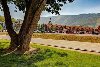 2BR Empire House Condo by RedAwning, фото 14
