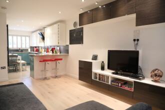 Modern Clapham Jct Apt with Parking, фото 15