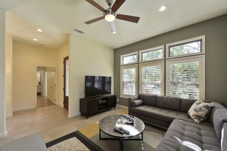 Stylish 3BR in Austin by RedAwning, фото 6 Stylish 3BR in Austin by RedAwning, фото 6