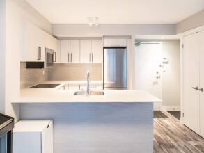 Renovated Downtown Toronto Apartment With Balcony, фото 11