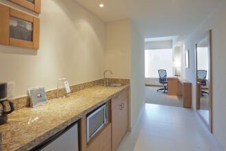 Hampton Inn By Hilton Guadalajara Expo, фото 15