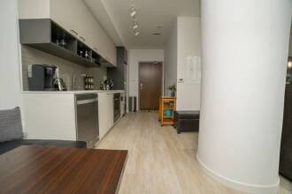 New Luxury 1 Bedroom Downtown Apartment, фото 6