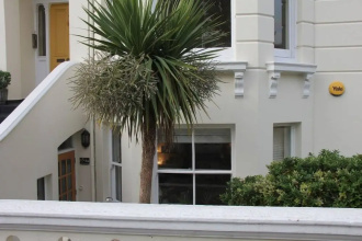 Central Brighton 2 Bedroom Apartment