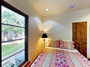 Charming 3BR w/ Balcony & Fire Pit, фото 7 Charming 3BR w/ Balcony & Fire Pit, фото 7