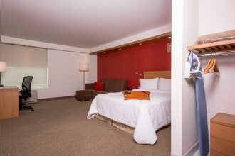 Hampton Inn By Hilton Guadalajara Expo, фото 11