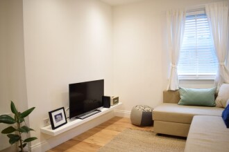 Bright 1 Bedroom Apartment in Wimbledon Park, фото 16