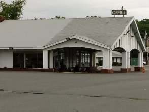Town Line Motel