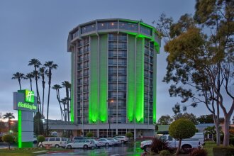 Holiday Inn Long Beach Airport Hotel and Conference Center