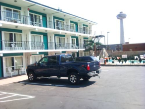 Rainbow Motor Inn - By The Falls