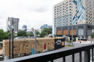 WanderJaunt Luxe Dt Austin Apts, фото 29 WanderJaunt Luxe Dt Austin Apts, фото 29