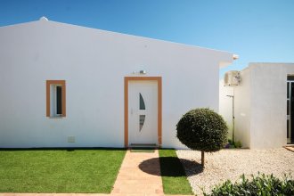 House With 2 Bedrooms in Faro, With Shared Pool, Enclosed Garden and Wifi Near the Beach