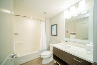 TownePlace Suites by Marriott Brantford and Conference Centre, фото 40