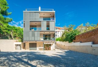 Apartments Marin - Near Temple of Augustus