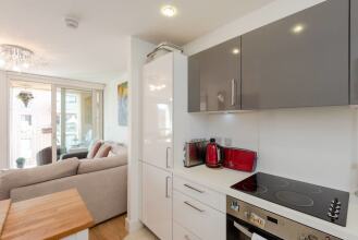 Lovely 1BR Flat for 2, Bromley by Bow, фото 5