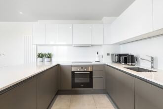 Lush Apartment - London Designer Outlet, фото 8