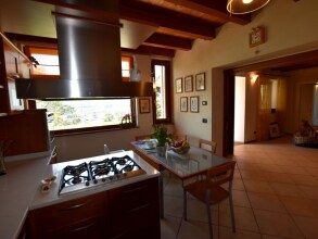 Classy Villa in Pisogne With Garden, Bbq, Pool, Sun-loungers, фото 28