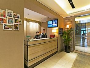 Home Inn Plus (Beijing Guangqumen Metro Station)