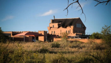 Sweet Thorn Retreat Airport Lodge