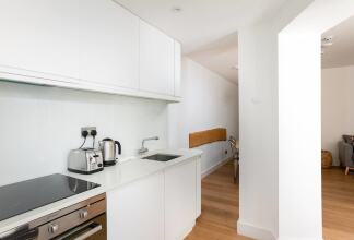 Beautiful 2BR Home in West Kensington, 6 Guests, фото 10