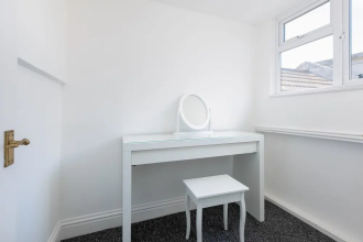 Clifton Place With Outside Terrace - Guest Homes, фото 11