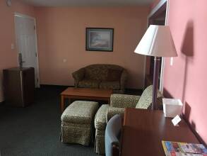 Red Carpet Inn Suites New Mil, фото 5