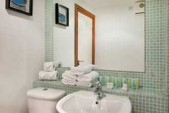 Metrostays - Riverside Apartment, фото 17