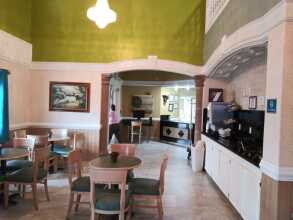 Deluxe 6 Inn & Suites, фото 17 Deluxe 6 Inn & Suites, фото 17