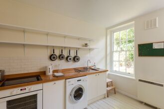 Charming 1BR Home by River Thames, Fits 3, фото 15