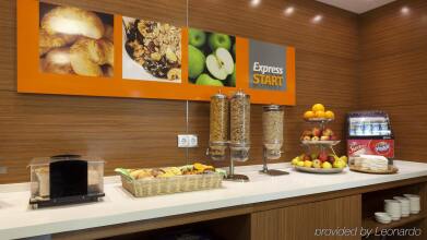 Holiday Inn Express Lisbon Airport, фото 17