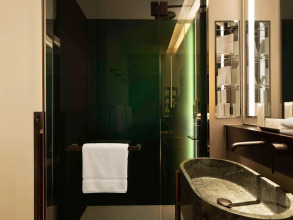 Mondrian Singapore Duxton