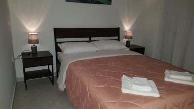 M1 George Apartment by the Airport, фото 9